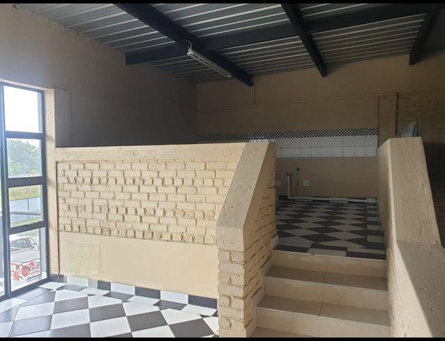 167M² WAREHOUSE TO LET IN POMONA